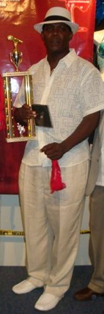 Frosty Brooks NY Calypso Monarch 2009 with his trophy v2